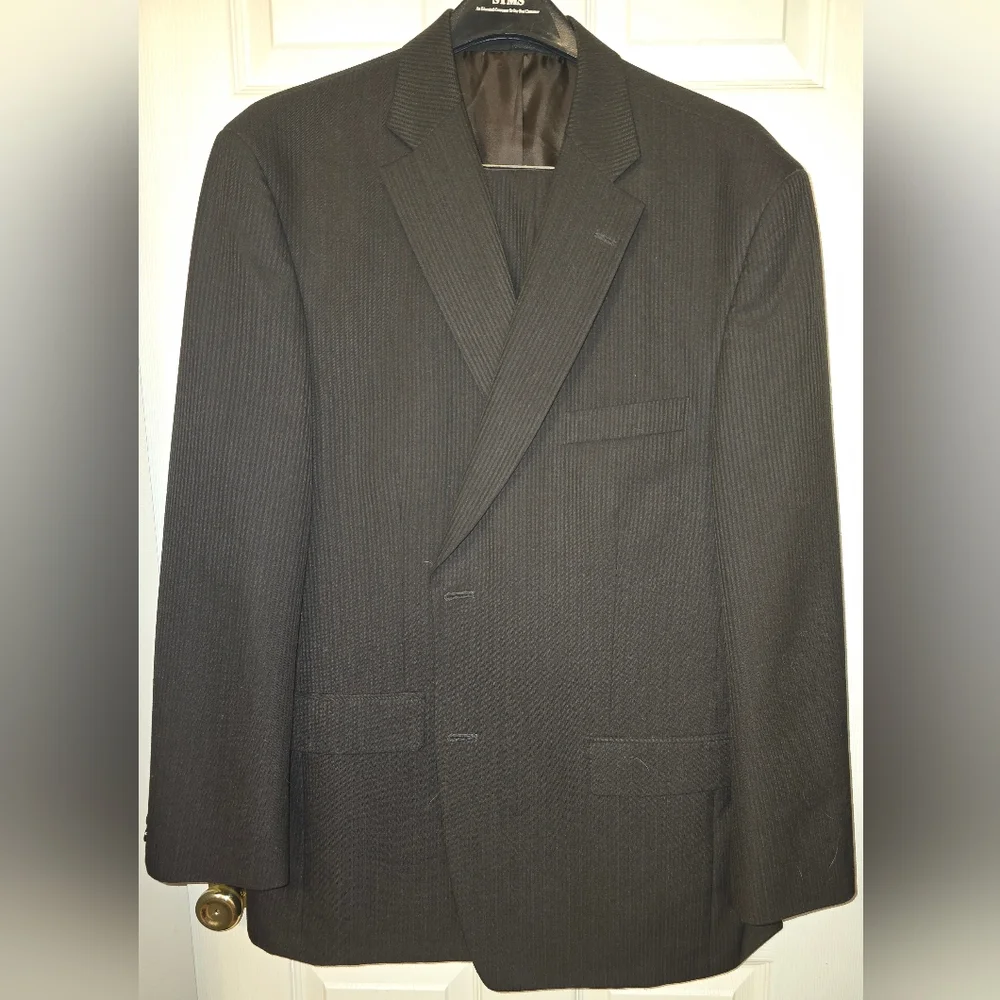 Haggar pin stripe‎ suit